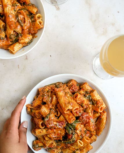 Vegan One-Pan Sun-dried Tomato Pasta Bake