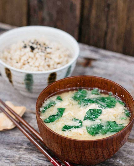 Egg and Spinach Miso Soup