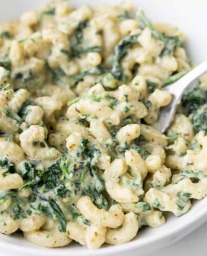 Creamy Pesto Mac and Cheese with Spinach