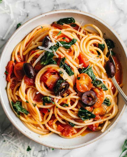 Easy 15 Minute Puttanesca Pasta