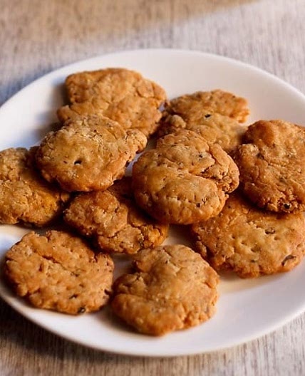 Mathri Recipe (Punjabi Mathiya or Mathari)