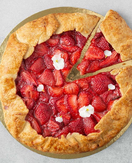 Easy strawberry galette