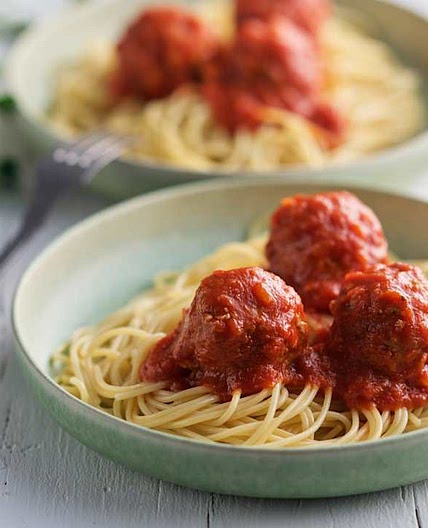 Meatballs with Tomato Sauce and Pasta