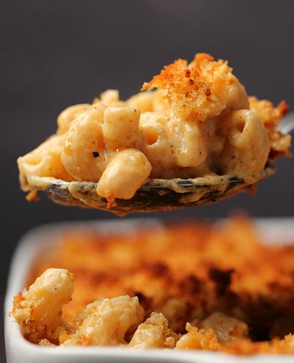 Classic Baked Vegan Mac and Cheese