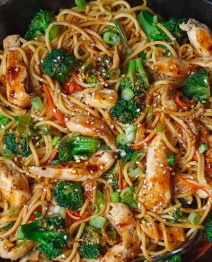 15-Minute Chicken Stir Fry Noodles