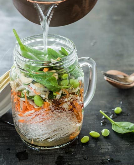 Glasnudelsuppe mit Edamame