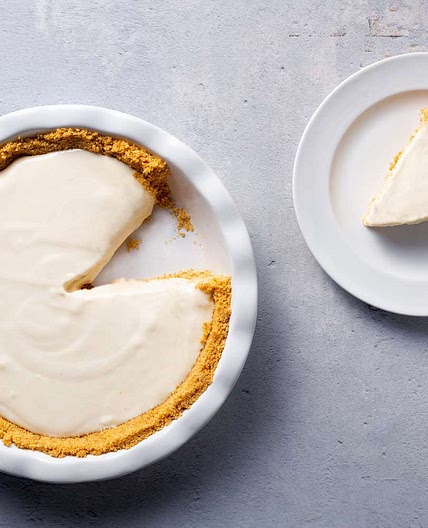 Refreshing Frozen Lemonade Pie