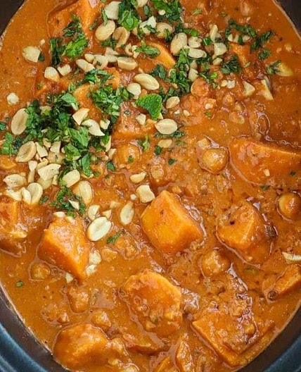 Sweet Potato & Peanut Butter Vegan Stew {Slow Cooker Recipe}