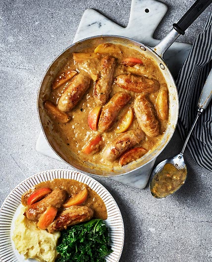 Sausages with apple and onion gravy