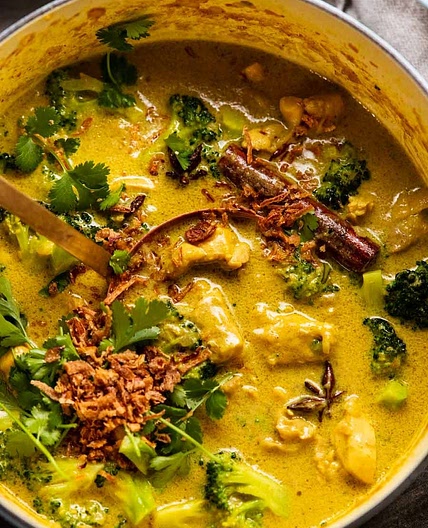 Golden coconut chicken curry