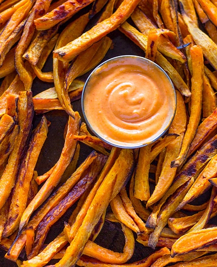 Baked Sweet Potato Fries with Sriracha Dipping Sauce