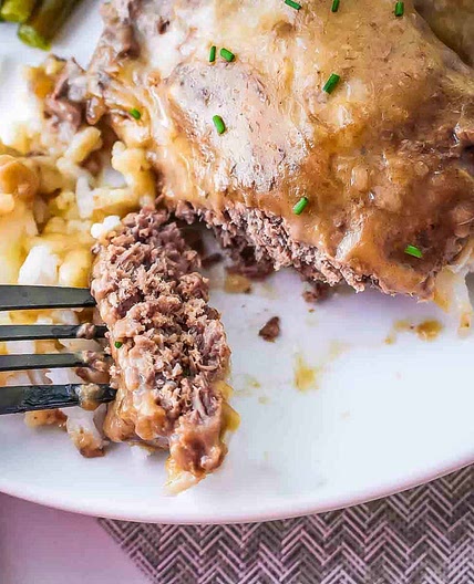 Easy Slow Cooker Cube Steak With Gravy
