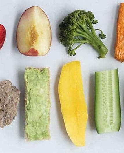 Ultimate Guide to Baby Led Weaning (and Best First Foods)