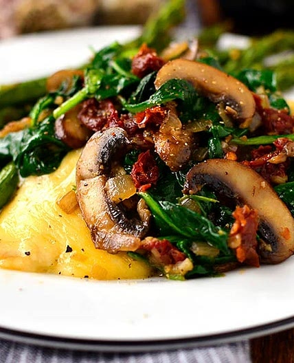 Mushroom, Spinach and Sun Dried Tomato Cheesy Chicken Skillet