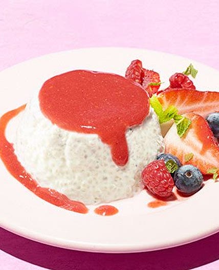 Chia & yogurt puddings with berries