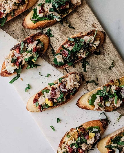 Pan Bagnat Crostini
