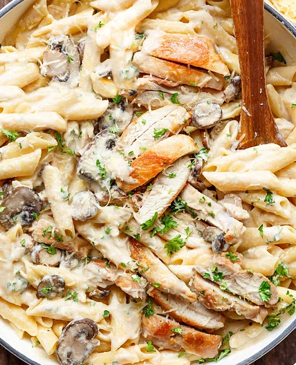 One Pot Creamy Garlic Parmesan Chicken Alfredo