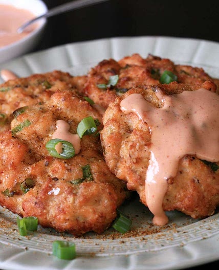 Keto Air Fryer Salmon Cakes with Sriracha Mayo