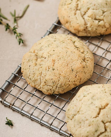 AIP Garlic & Herb Dinner Rolls