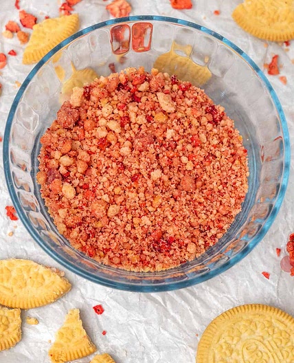 How to Make Strawberry Shortcake Crumble