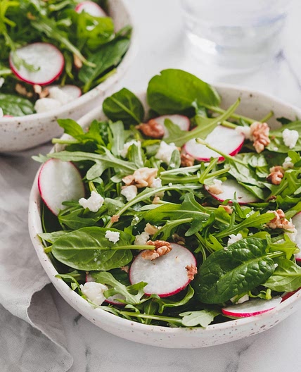 Healthy Spinach Salad With Lemon Dressing and Parmesan