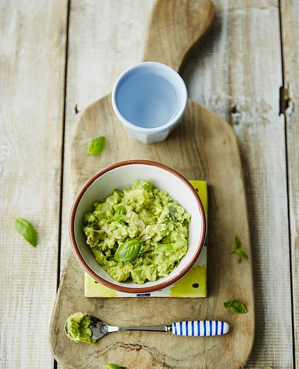 Michela’s smashed avocado, basil & chicken (no cook)