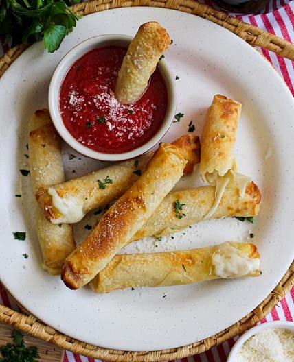 Air Fryer Wonton Mozzarella Sticks