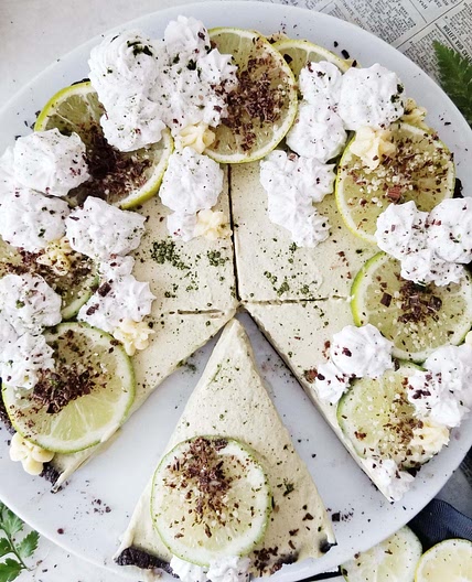 Healthy Key Lime Pie with Chocolate Crust (No Bake)