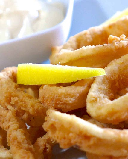 Crispy Fried Calamari recipe (Kalamarakia Tiganita)