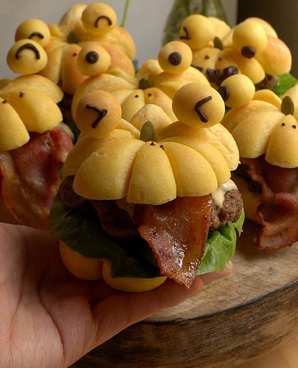 Froggy Pumpkin Buns 🎃