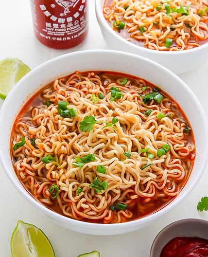 20-Minute Spicy Sriracha Ramen Noodle Soup (Video)