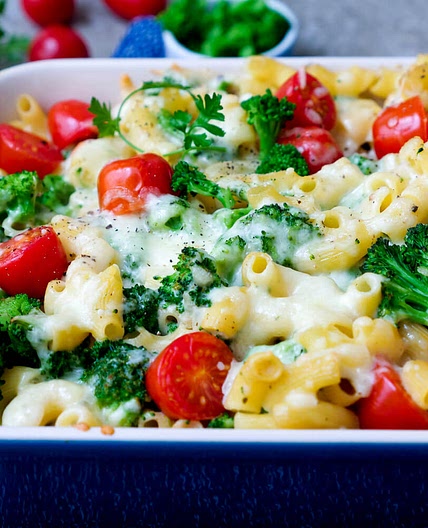 Brokkoli-Nudelauflauf mit Tomaten