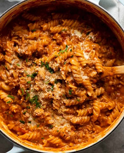 One pot creamy tomato beef pasta