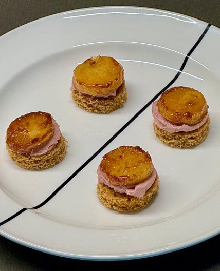 Apple and paté on gingerbread rounds