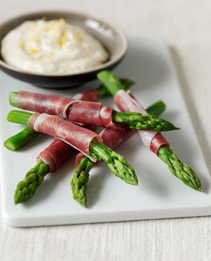 Asparagus wraps with lemon mayo