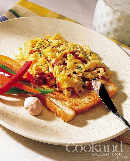 베이컨 스크램블드 에그 만드는 법