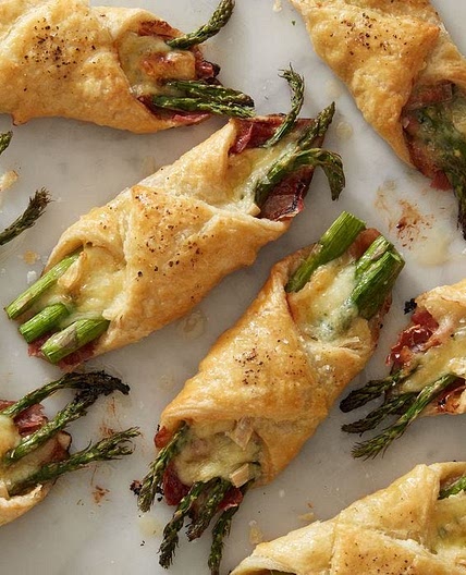 Brie, Asparagus & Prosciutto Bundles