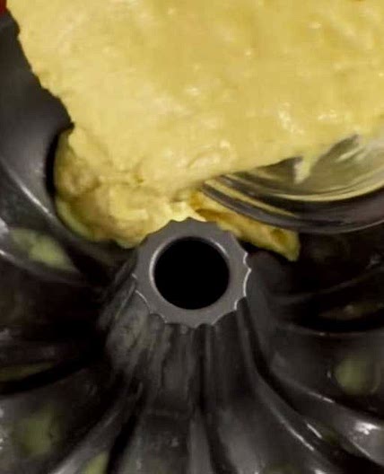 Watch how to make chicken enchilada Bundt bread