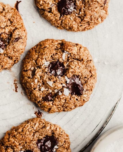 Healthy Oatmeal Chocolate Chip Cookies (vegan & gluten free!)