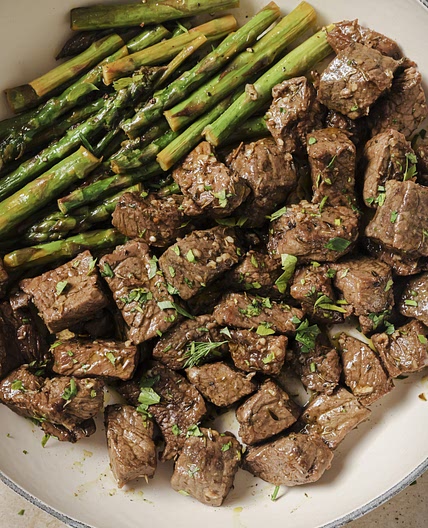 Garlic Balsamic Steak Bites & Asparagus