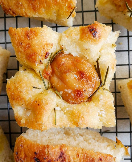 Garlic & Rosemary No Knead Focaccia