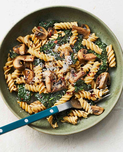 Chickpea Pasta with Mushrooms & Kale