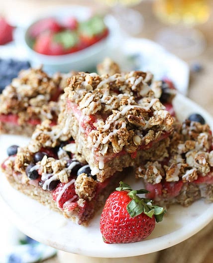 Oatmeal Bar Recipe with Berries (Vegan)