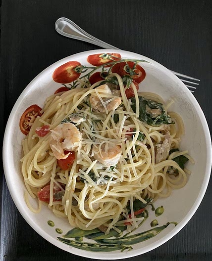 Pasta with Shrimp, Mushrooms, Tomatoes & Spinach