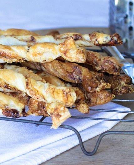 Cheesy Vegemite pastry twists recipe