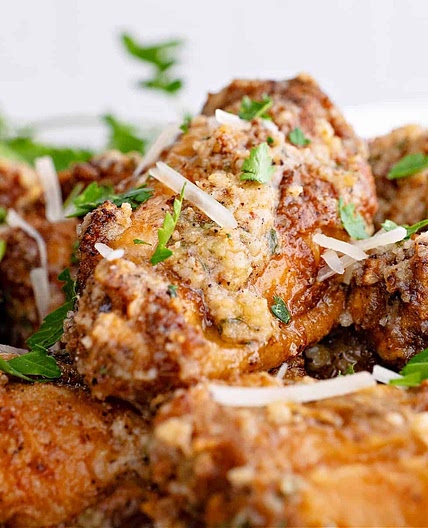 Garlic Parmesan Chicken Wings Recipe (Air Fryer & Oven)