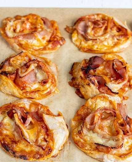 Lunch box pizza pinwheels