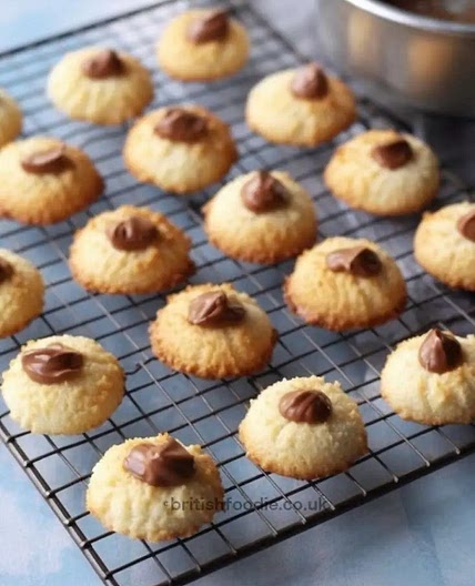 Mary Berry Coconut Macaroons (5-Ingredient Coconut Biscuits)