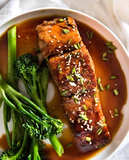Honey Garlic Salmon (5 Ingredients, 15 Minutes)