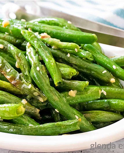 Air Fryer Green Beans with Garlic Butter Sauce